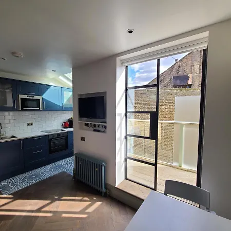 Boutique Linden Gardens 1St Floor And Loft Apartments London Exterior photo