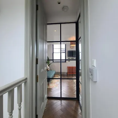 Boutique Linden Gardens 1St Floor And Loft Apartments London Exterior photo