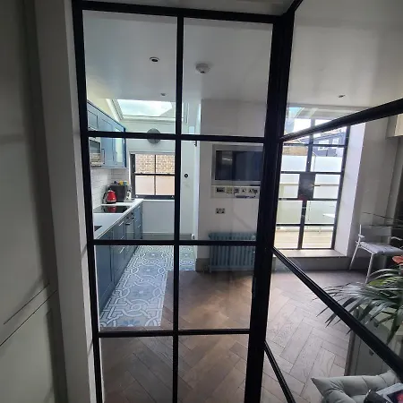 Boutique Linden Gardens 1St Floor And Loft Apartments London Exterior photo