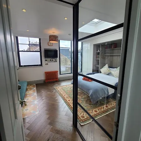 Boutique Linden Gardens 1St Floor And Loft Apartments London Exterior photo