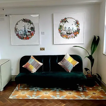 Boutique Linden Gardens 1St Floor And Loft Apartments London Exterior photo