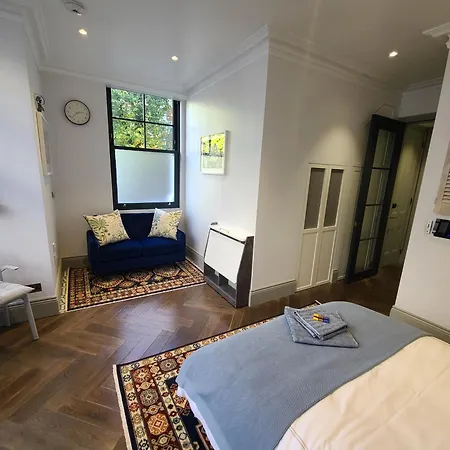 Boutique Linden Gardens 1St Floor And Loft Apartments London Exterior photo