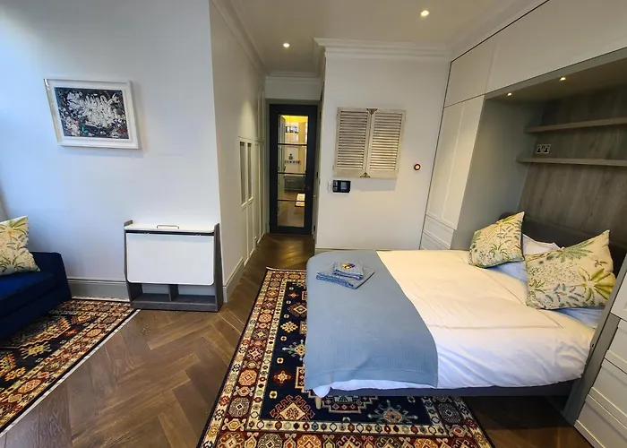 Boutique Linden Gardens 1St Floor And Loft Apartments